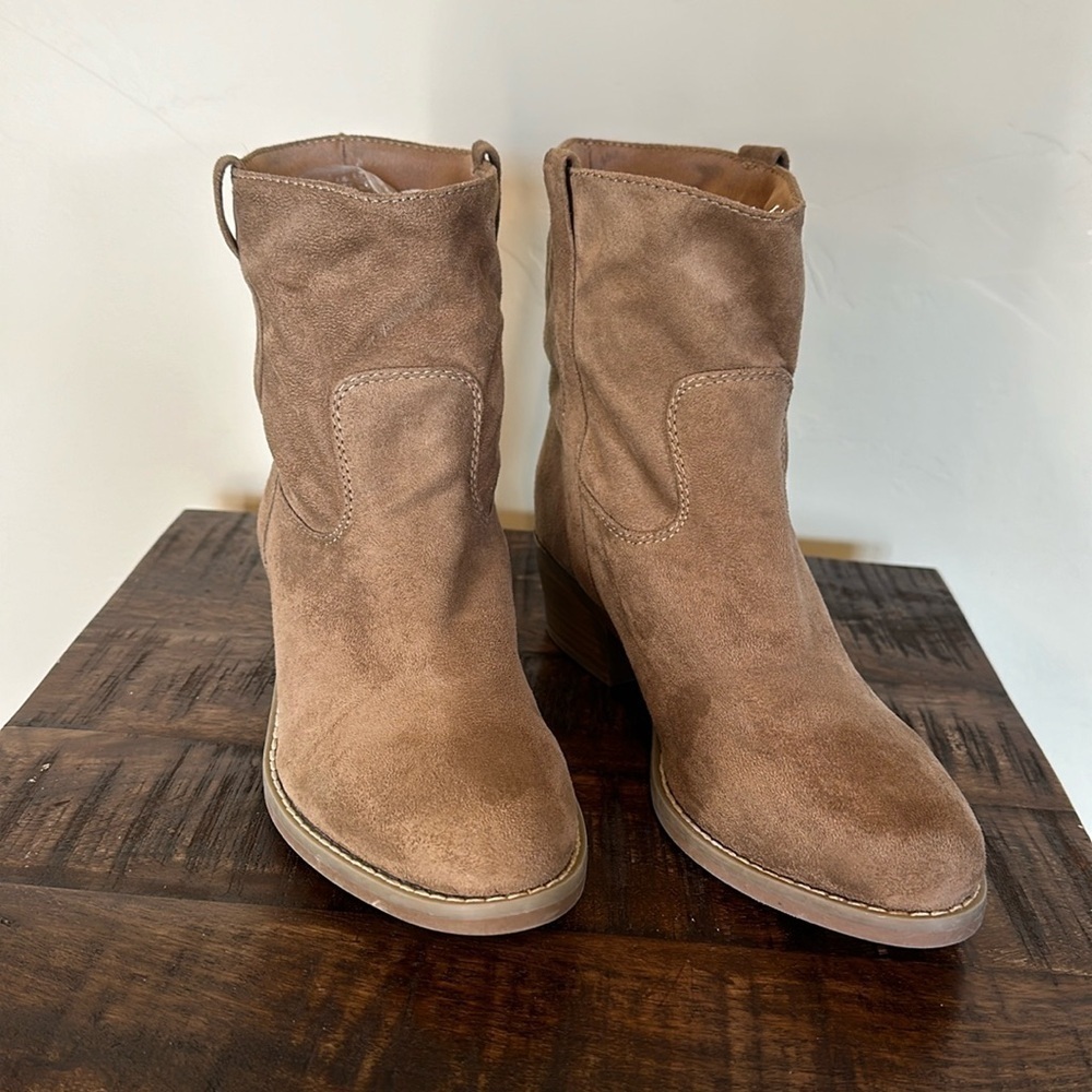 Dolcetta Jane faux suede tan brown pull on ankle boots Sz 7.5